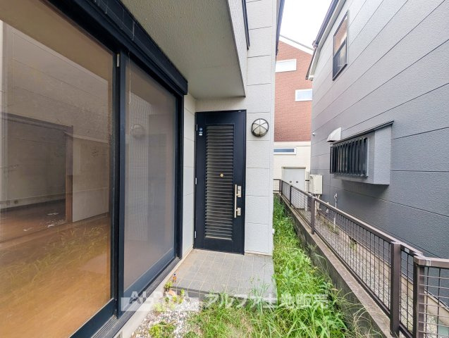 東村山市久米川町2丁目　中古戸建の外観|【Renewal House】
◆再生住宅◆水回り設備の新品交換を含むリフォームを実施予定。新しい住まいで気持ちよく新生活を始められます。