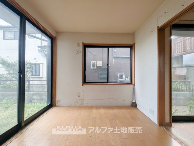 東村山市久米川町2丁目　中古戸建の居間・リビング|【Comfortable Living】
◆心地よいLDK◆和室と隣接したリビングは、家族それぞれが思い思いに過ごせる暮らしやすい空間です。