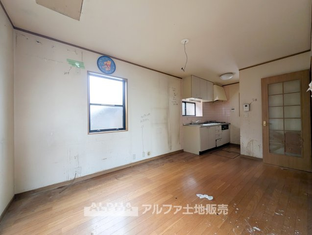 東村山市久米川町2丁目　中古戸建の居間・リビング|【Family Living】
◆家族の団らん◆ダイニングとリビングを一体的に使いやすく、食事からくつろぎの時間まで家族が集まる場所です。