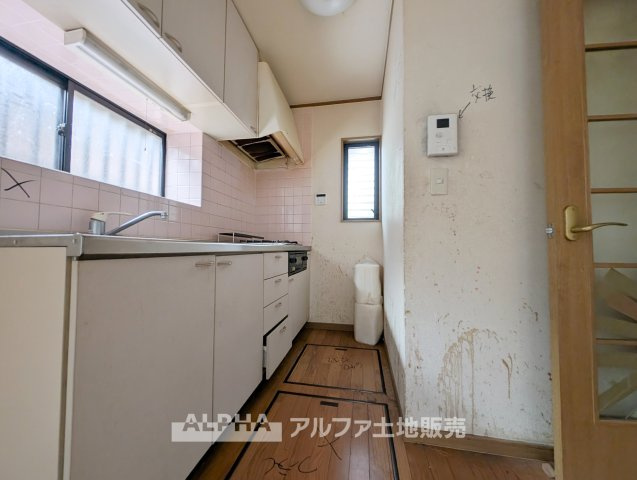 東村山市久米川町2丁目　中古戸建のキッチン|【Fresh Kitchen】
◆システムキッチン◆新品交換予定のキッチンで、毎日の料理も気持ちよく。収納を備え、調理器具なども整理しやすい空間です。