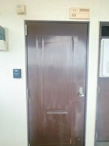 メゾンシャトルの玄関