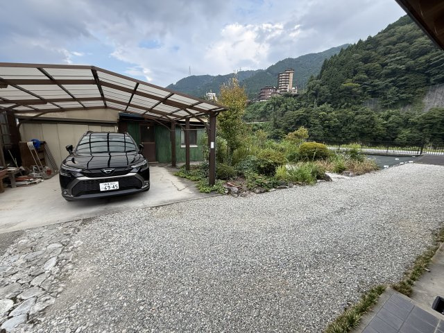 26/9/16NEW　戸建　下呂市湯之島　3200万の駐車場