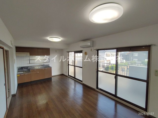 【居間・リビング】 | レジデンスフローリス | ※イメージ写真