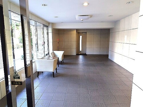 アルファライフ岡大医学部前２のエントランス|エントランスホール　※2025年1月撮影