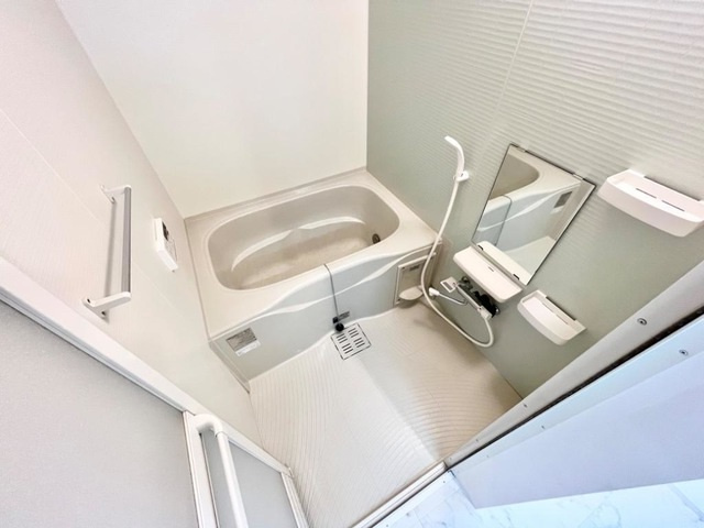 横浜市栄区鍛冶ケ谷２丁目のアパートの浴室