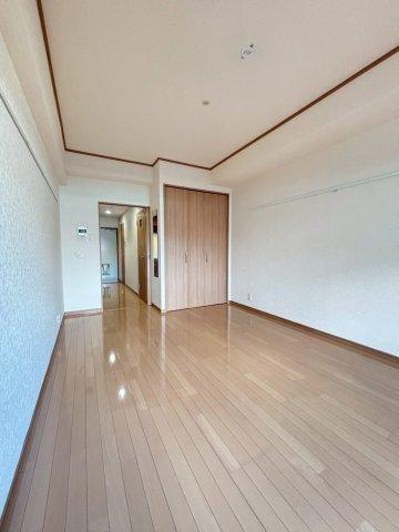 福岡市博多区博多駅前１丁目の賃貸マンションの居間・リビング