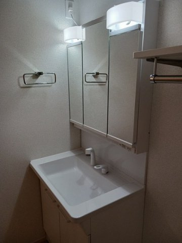 オアシス　Ⅱの洗面所|明るい洗面所です