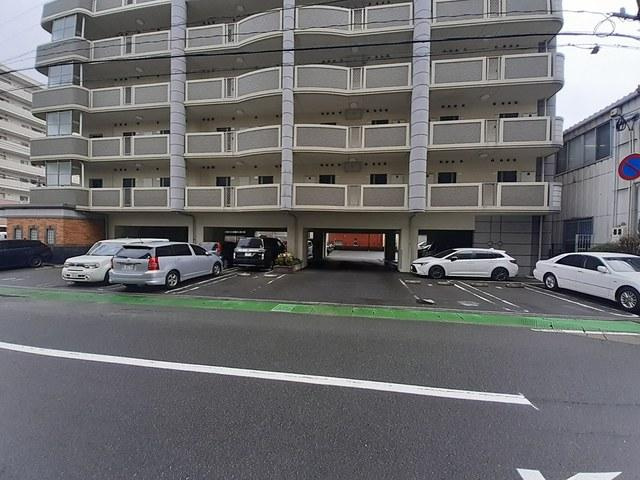 福岡市博多区博多駅南６丁目の賃貸マンションの駐車場