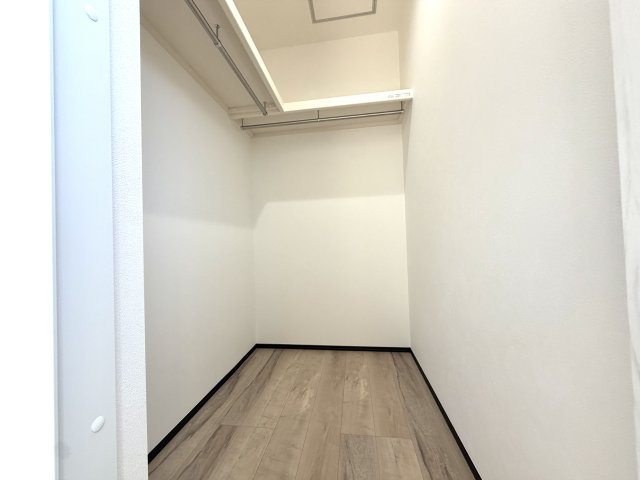 越谷市花田２期１号棟グランフェリディア新築戸建の収納|家族全員の衣類を一箇所にまとめて管理できるため、洗濯物を畳んでしまう作業の効率が格段にアップします。