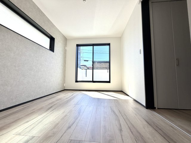越谷市花田２期１号棟グランフェリディア新築戸建の洋室|統一感のあるナチュラルな内装デザイン。年齢や好みを問わず、長く心地よく使えるお部屋です。