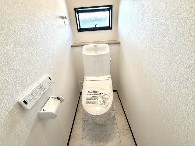 越谷市花田２期１号棟グランフェリディア新築戸建のトイレ|1階と2階でデザインを変えてインテリアを楽しむことも可能。家全体の利便性を高める設計です。