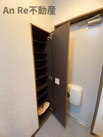 川口市東川口５丁目の賃貸マンションの玄関