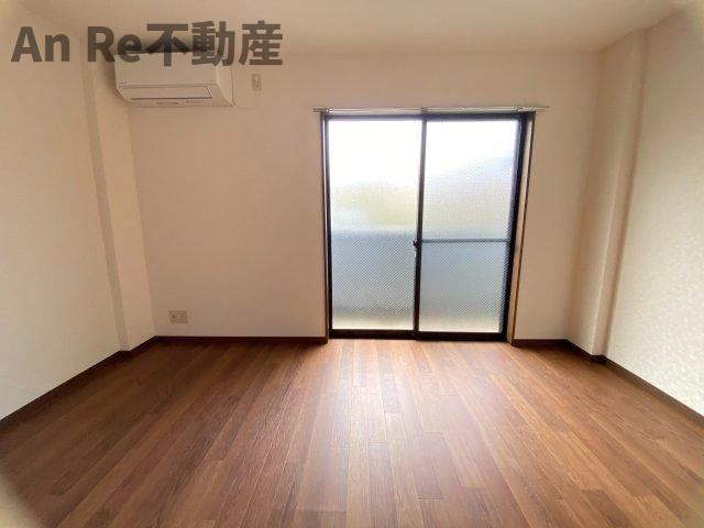 川口市東川口５丁目の賃貸マンションの居間・リビング