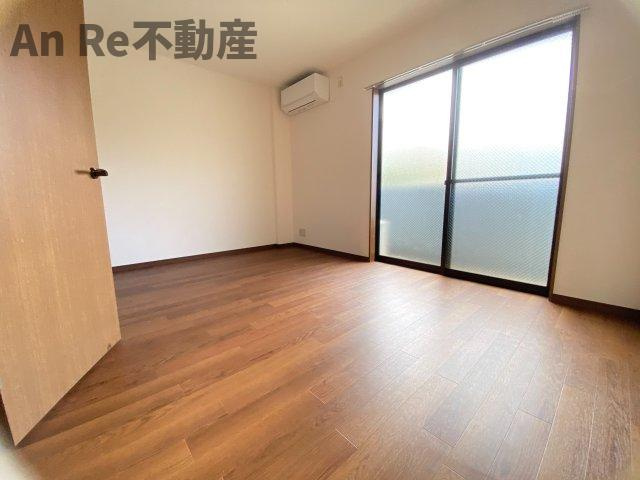 川口市東川口５丁目の賃貸マンションの居間・リビング
