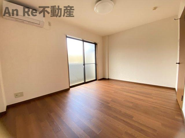 川口市東川口５丁目の賃貸マンションの居間・リビング