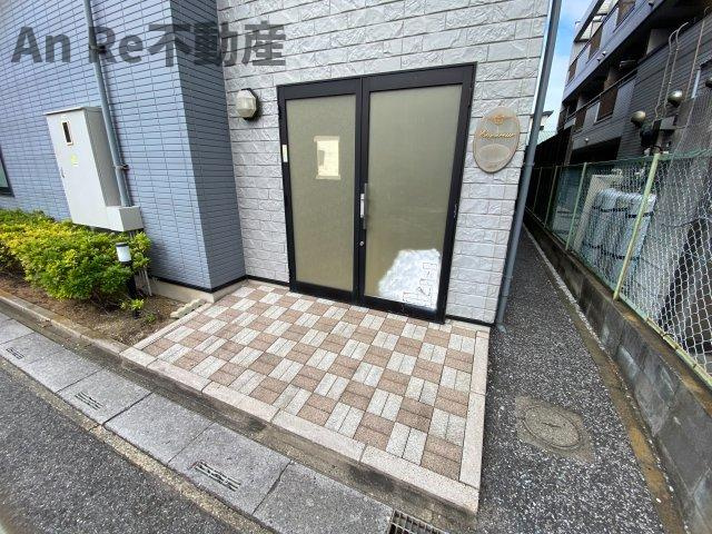 川口市東川口５丁目の賃貸マンションのエントランス