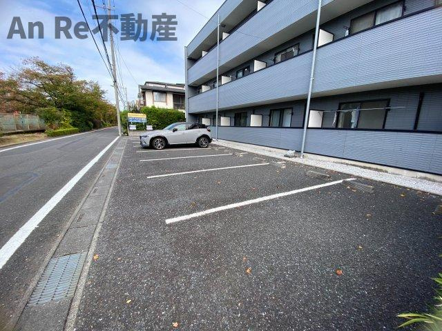 川口市東川口５丁目の賃貸マンションの駐車場