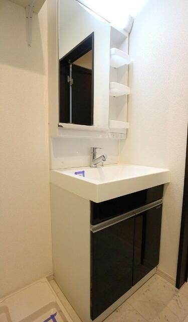 千葉市中央区道場南１丁目のアパートの独立洗面台