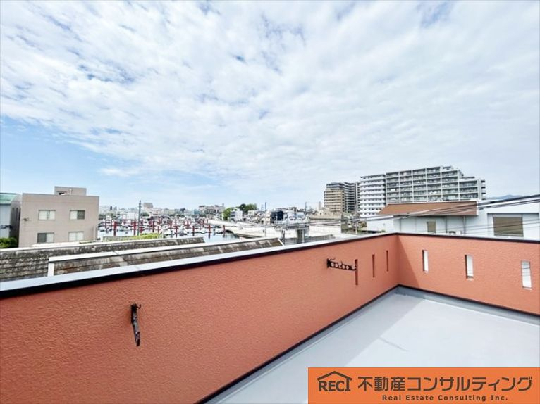西宮市浜町　中古戸建のバルコニー