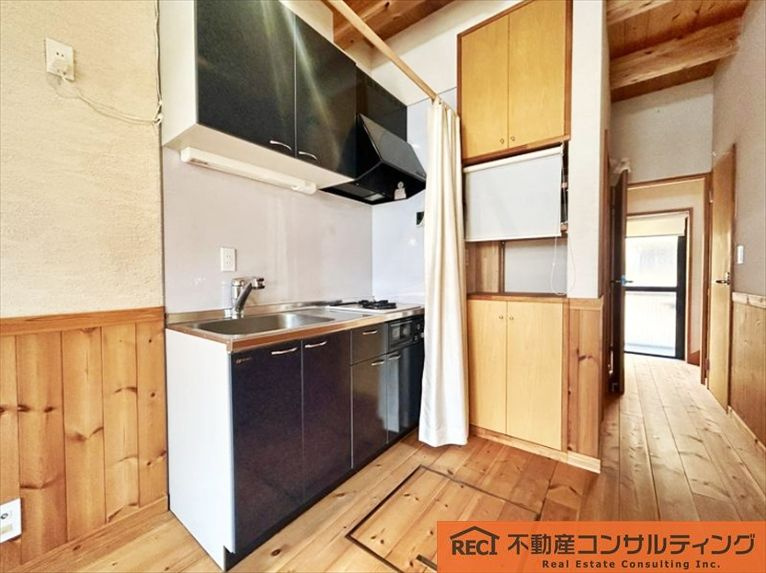 西宮市浜町　中古戸建のキッチン
