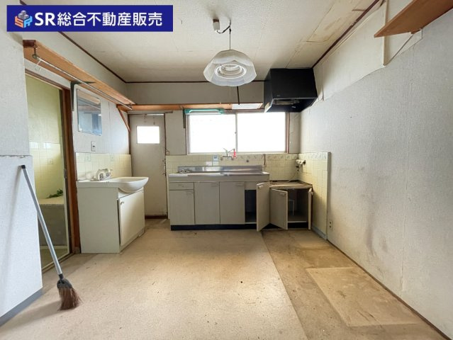 足代3丁目中古テラスハウスのキッチン|2F　DK。2Fにも水回り設備が備わっています。