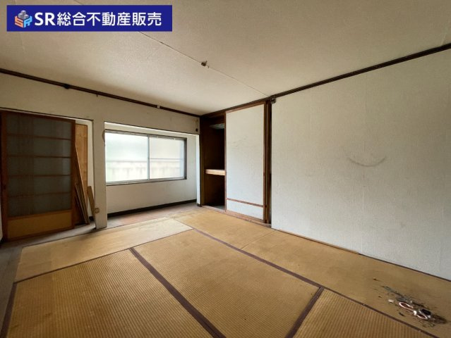 足代3丁目中古テラスハウスの寝室|2F北側6帖和室。寝る時は布団派の方にはピッタリの落ち着いた雰囲気のお部屋です！
