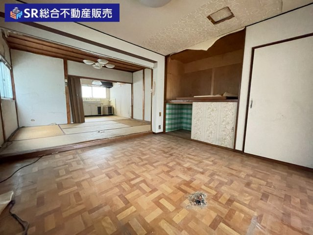 足代3丁目中古テラスハウスの洋室|2F洋室。収納の容量はたっぷりあります！全部屋洋室にするのもいいですね♪