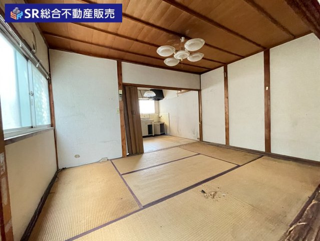 足代3丁目中古テラスハウスの和室|2F南側6帖和室。畳の表替、間取り変更もご相談ください！