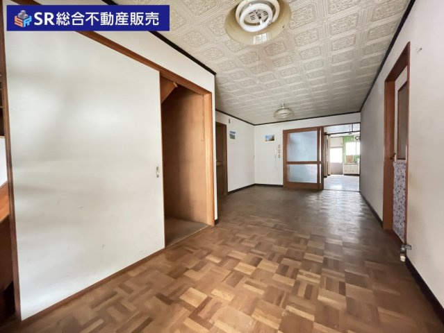 足代3丁目中古テラスハウスの洋室|1F洋室。収納が2か所にあり広々としたお部屋です！