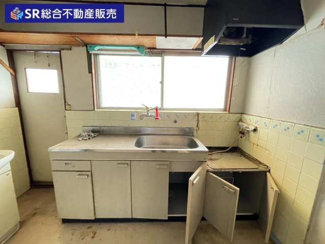 足代3丁目中古テラスハウスのキッチン|2F　キッチン。システムキッチンに新調もご相談ください！