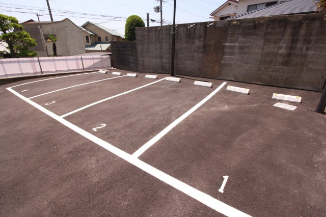 Jackson Street 521の駐車場