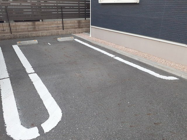ロスマリーノの駐車場