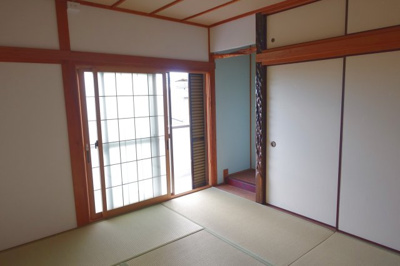 【和室】 | 西舞子３丁目中古住宅１ | 2階和室6畳床の間と押入