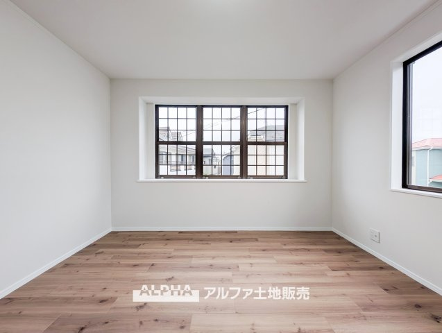 東村山市恩多町2丁目　中古一戸建　全室南向きの洋室|【Flexible Room】◆使い方が広がる洋室◆
子ども部屋や書斎、趣味のスペースにも活用できる洋室。家族構成やライフスタイルに合わせた使い方ができます。