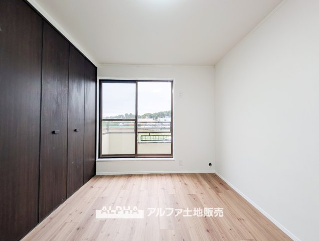 東村山市恩多町2丁目　中古一戸建　全室南向きの収納|【Smart Storage】◆全居室収納付きの4LDK◆
各居室に収納スペースを確保。衣類や日用品を整理しやすく、グルニエや床下収納も備えた収納設備が魅力です。
