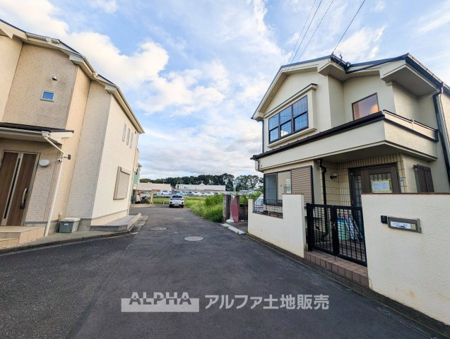 東村山市恩多町2丁目　中古一戸建　全室南向きの前面道路含む現地写真|【Comfortable House】
◆整形地◆東側約5.0m公道に面した住まい。土地115.89平米を確保し、落ち着いた住宅街に位置しています。