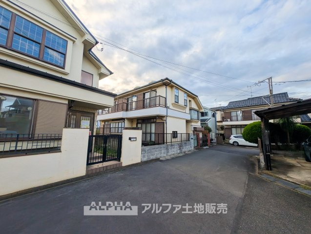 東村山市恩多町2丁目　中古一戸建　全室南向きの前面道路含む現地写真|【Spacious House】
◆3階建4LDK◆居室を各階にバランスよく配置。家族それぞれのプライベート空間を確保しやすい住まいです。