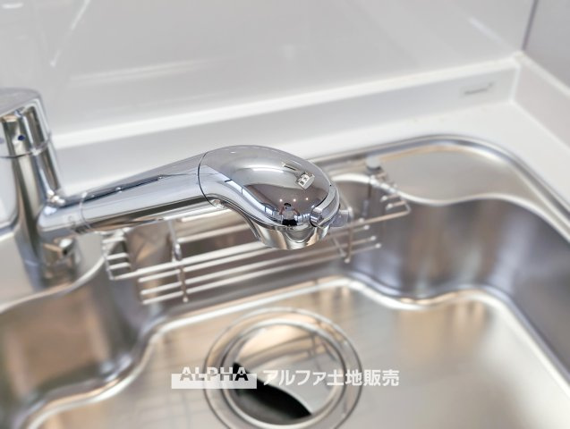 東村山市恩多町2丁目　中古一戸建　全室南向きのキッチン|【Clean Water】◆毎日の水を手軽に◆
浄水器があれば、飲み水や料理に使う水を手軽に用意できます。日々のキッチン作業に便利な設備です。