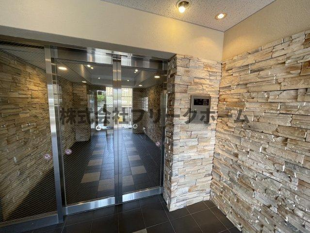 小金井市緑町５丁目の賃貸マンションのエントランス