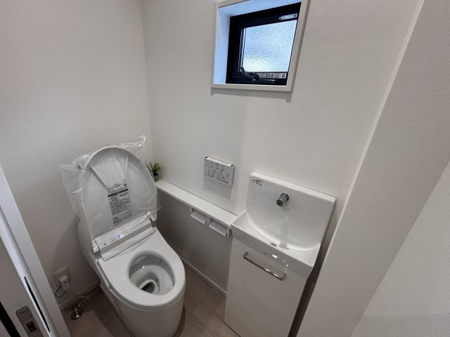 神戸市垂水区歌敷山3丁目戸建のトイレ