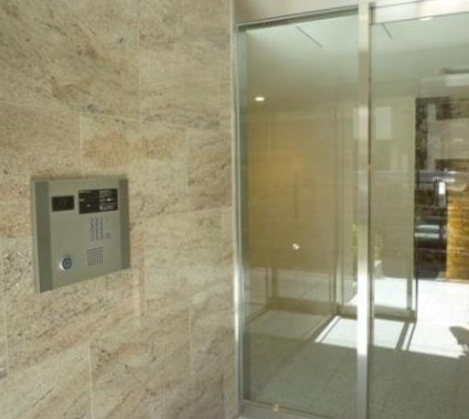 HOUSE PLUS ONEのエントランス