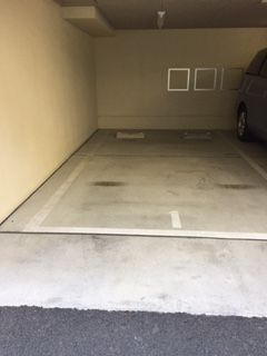 HOUSE PLUS ONEの駐車場