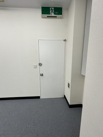 東大阪大治ビルの玄関
