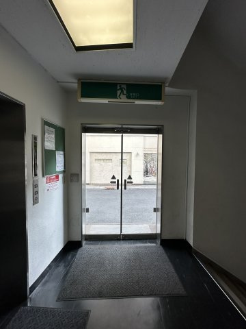 東大阪大治ビルのロビー