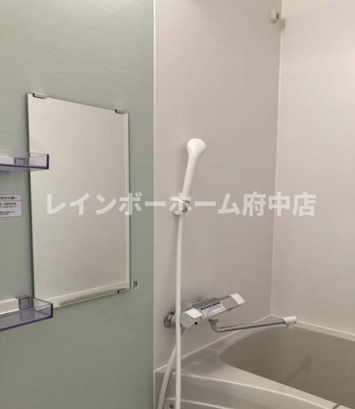 H2Ōの浴室
