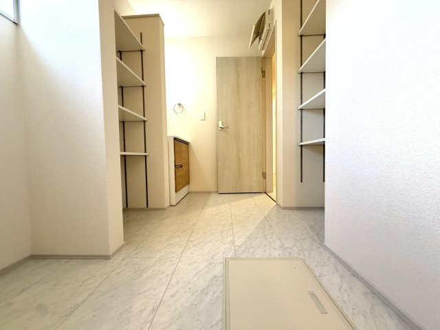 越谷市宮本町２期１号棟リーブルガーデン新築戸建の脱衣所|着替えや洗濯がスムーズに行える広さを確保した脱衣所。快適な生活動線が魅力の空間です。