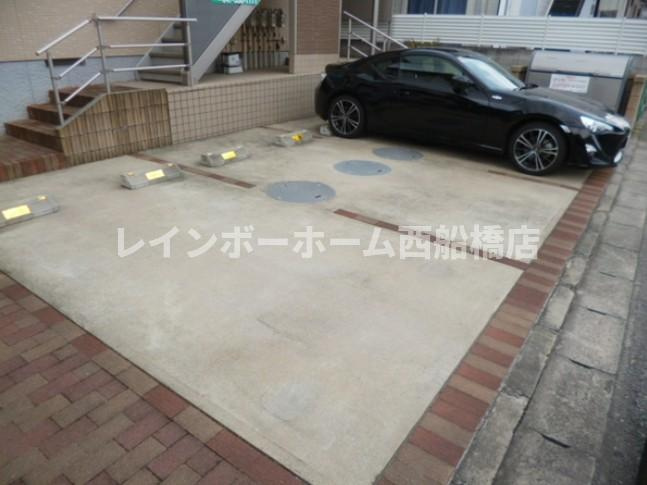 市川市南大野１丁目のアパートの駐車場