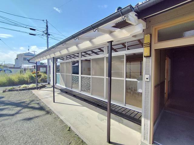 田子字鳥井貸家の庭