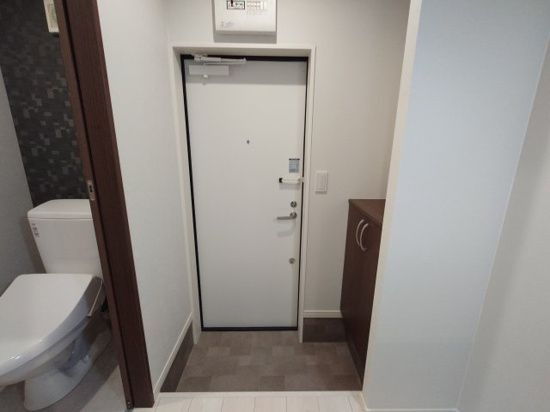 キャメル南流山9Bの玄関