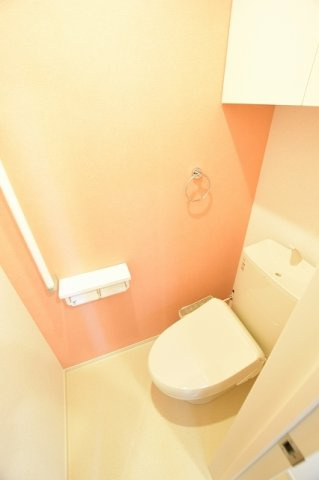 ミリュー　ヴィラージュ　ドゥのトイレ|落ち着いた色調のトイレです